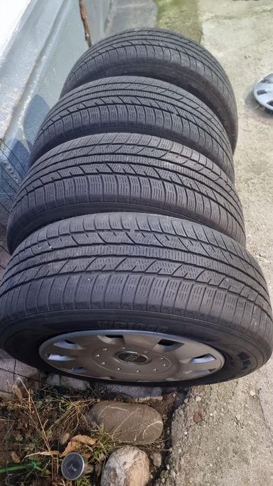 Anvelope iarna 225 60 R16 cu jante tabla
