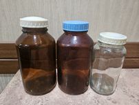 Банки темно-защитного цвета