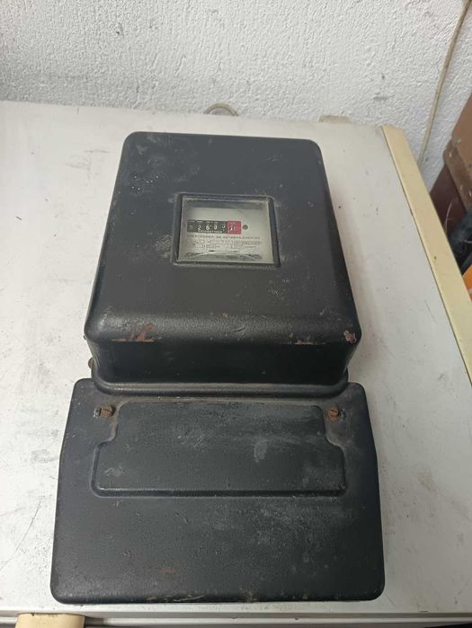 трифазен електромер