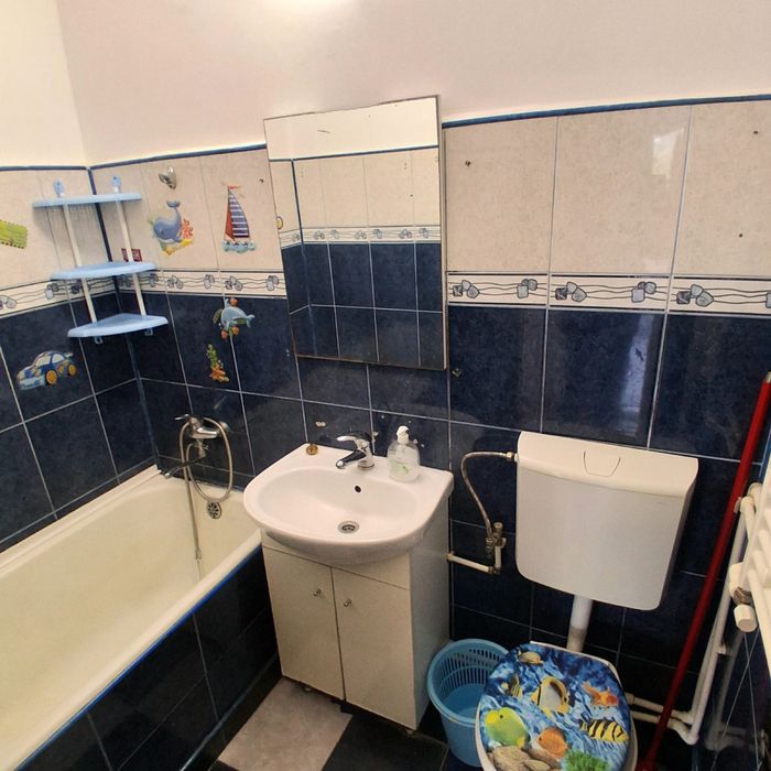 Inchiriez apartament