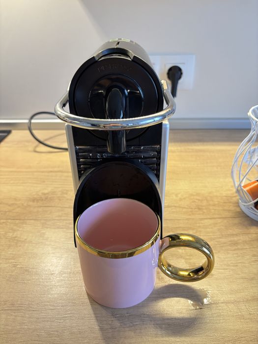 Кафе машина Delonghi Nespresso Pixie Titan