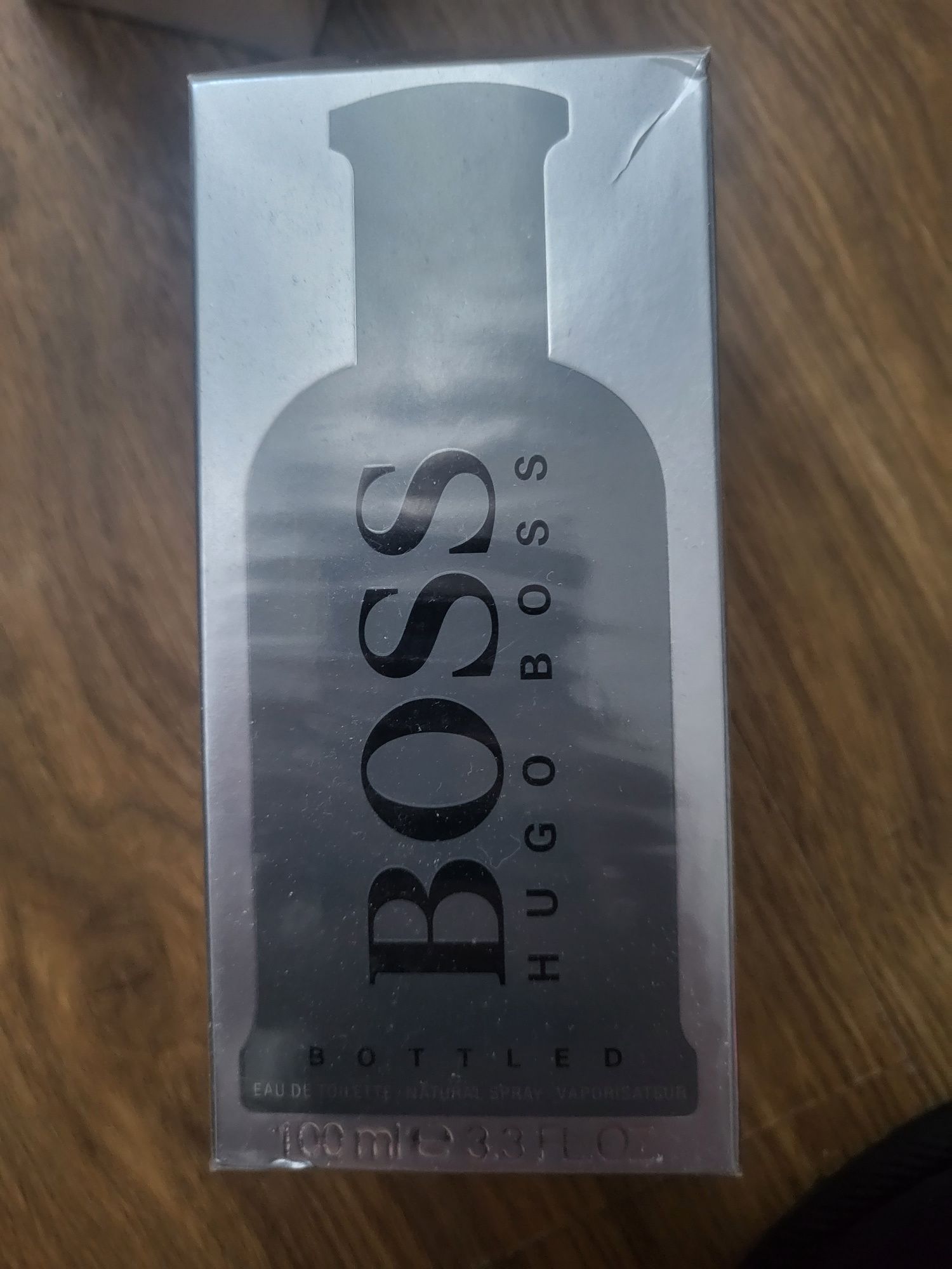 Vând parfum de lux Hugo Boss de 100 ml.