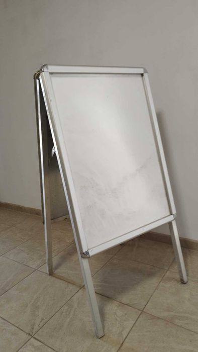 Двустранни сгъваеми рекламни   табели