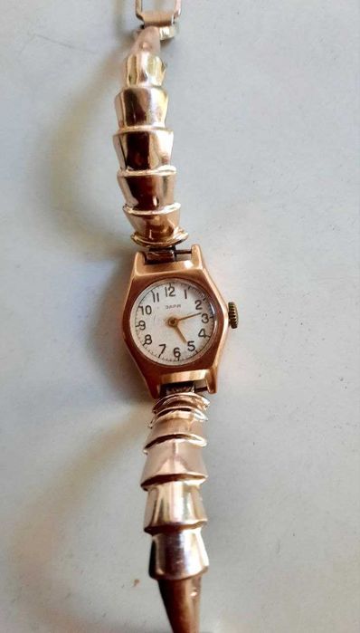 Коллекционные механические золотые часы Заря