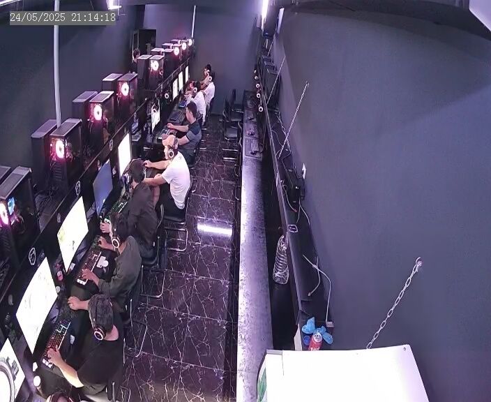 Продам готовый компьютерный клуб возле станции метро и конечки автобус