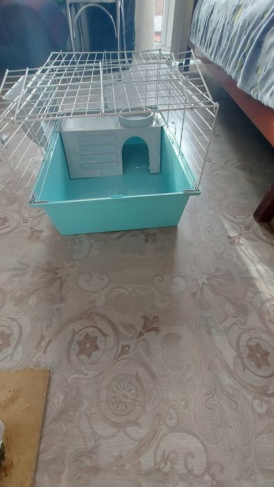 Продам клетку размер длинна 60 ,ширина 40 в отличном состоянии