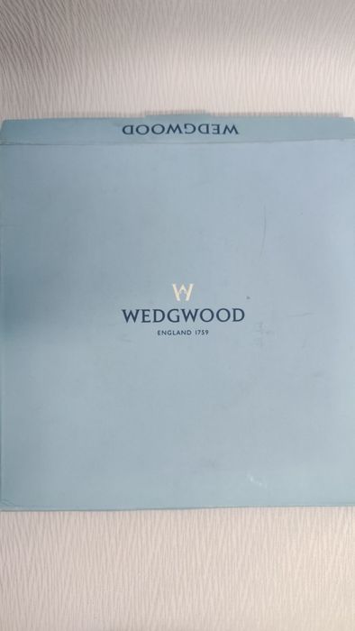 Чудесни британски колекционерски порцеланови чинии