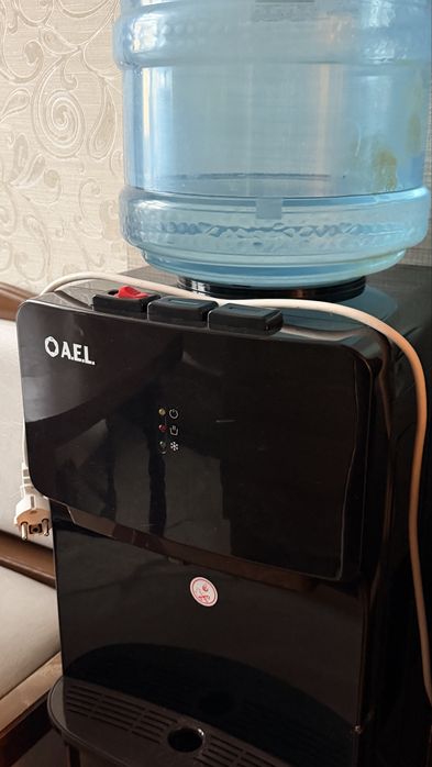 Напольный кулер для воды a.e.l.