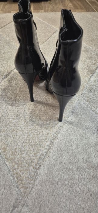 Продавам дамски боти