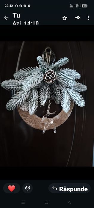 Coronita usa, cu baza de lemn si ren, Craciun handmade