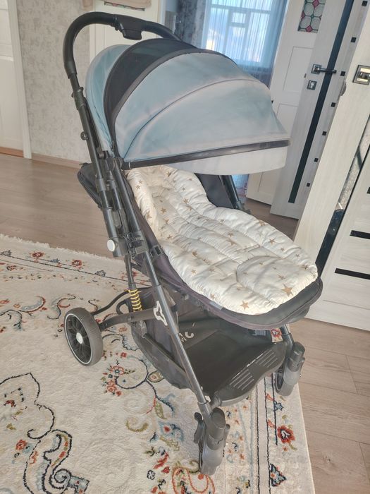 Продам коляску. Отличного качества. Большие, качественные колеса.