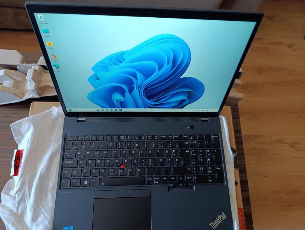 Lenovo Thinkpad T16 Gen2