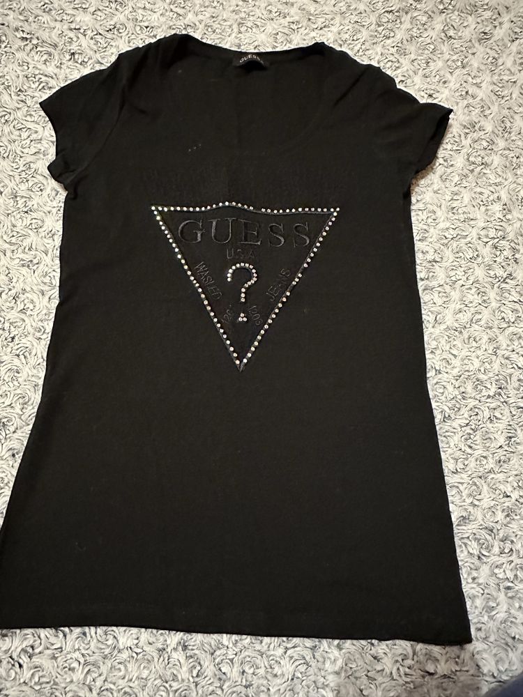 Tricou Guess.