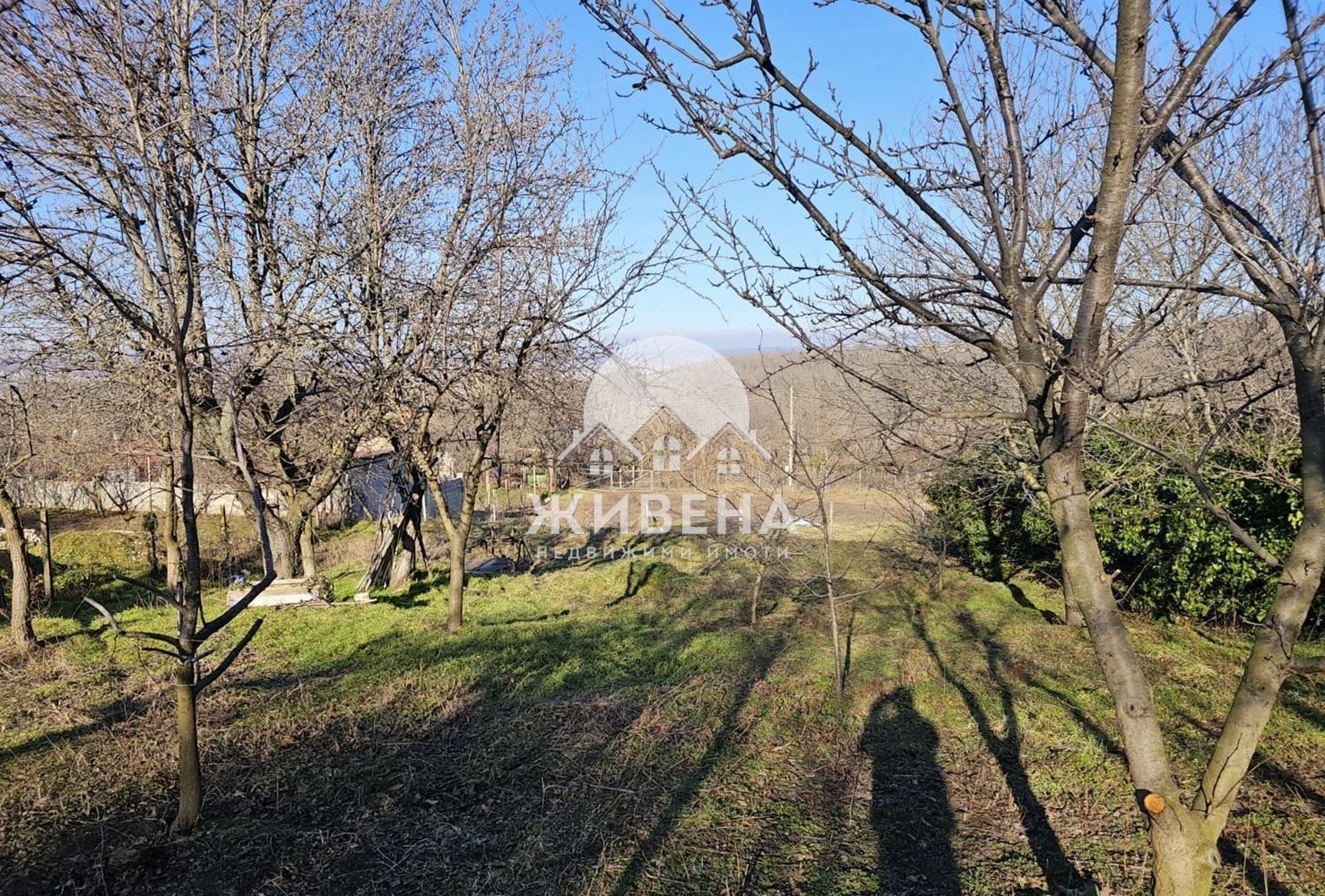 Малка къща с двор 1085 кв.м, м-т Боровец - север