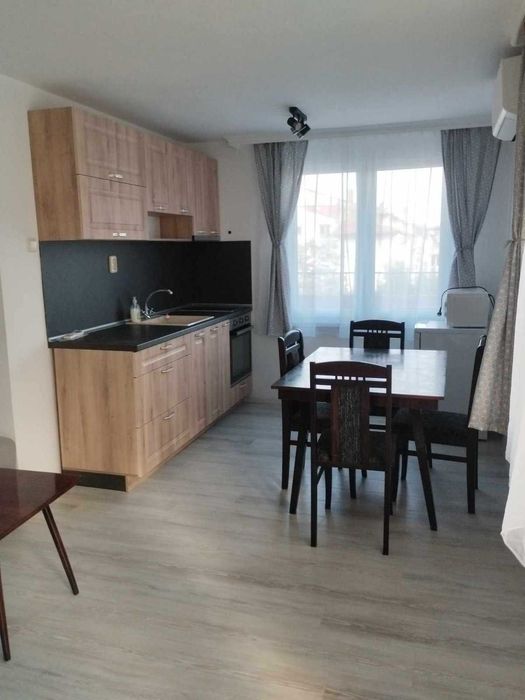 Дава се под наем Двустаен апартамент в Бургас, Център - 50 кв.м за 408 € - Снимка #2