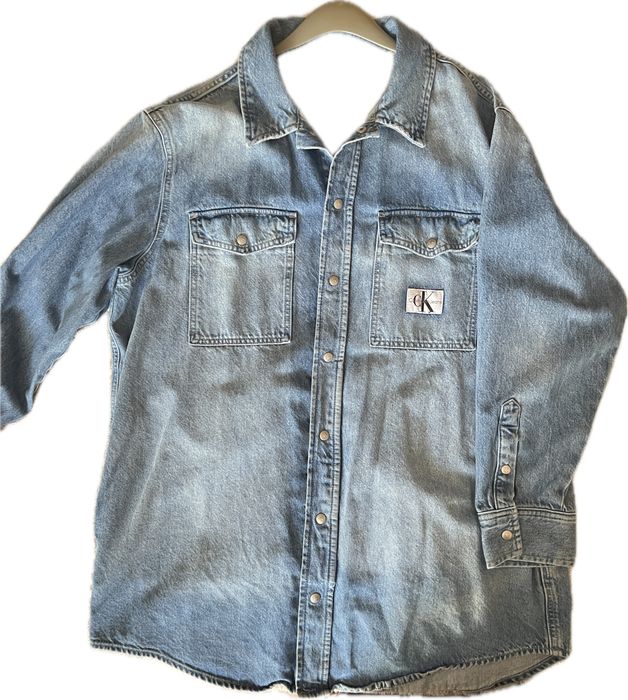 Много стилно дънково яке на марката Calvin Klein