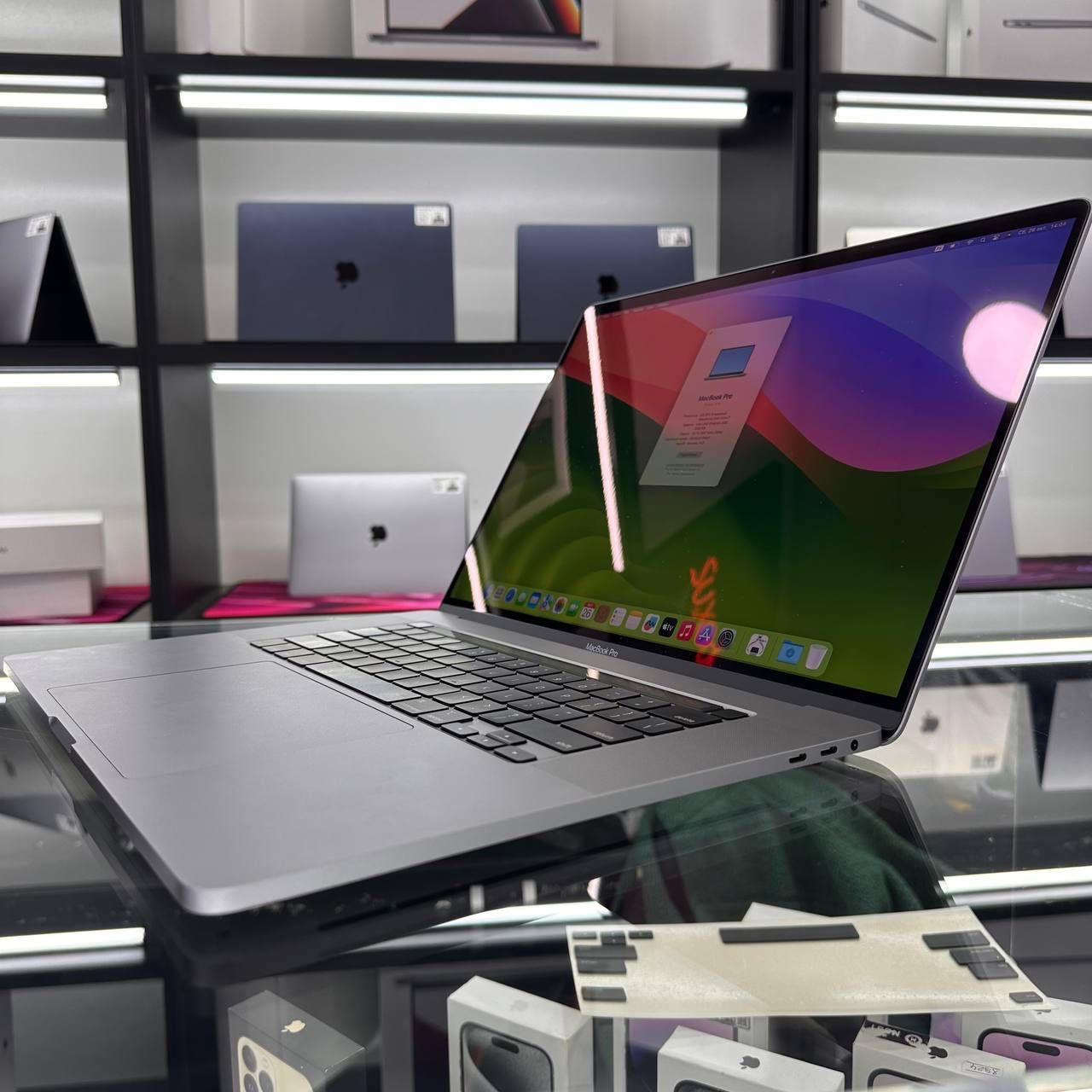 Macbook Pro, 4K, Intel i7, 32GB, 512SSD