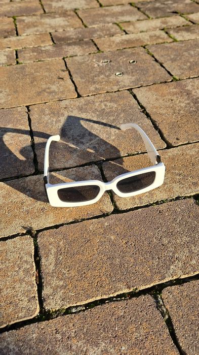 Ochelari de soare Off White albi cu negru