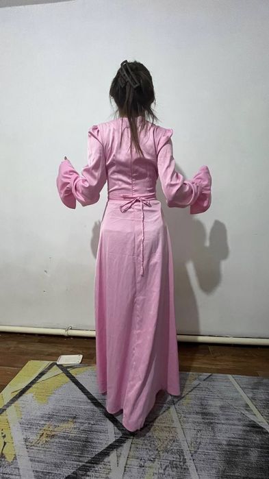 Розовая платье только 1 раз насила