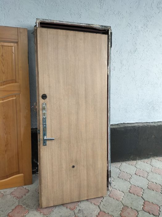 Дверь входная железная