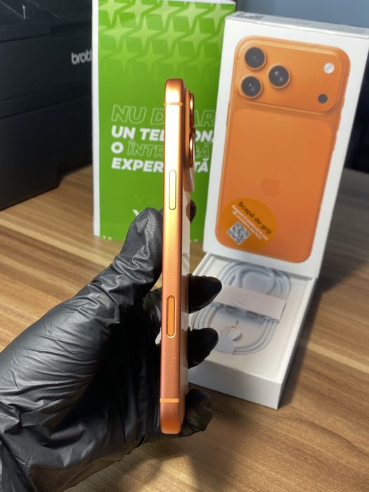 iPhone 17 Pro Max • 256 GB • Cosmic Orange