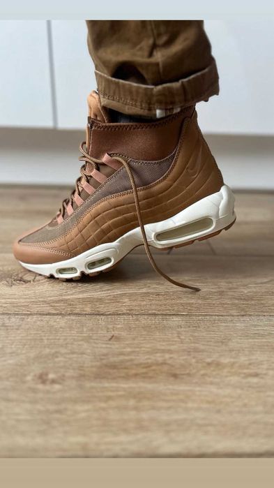 100%Оригинални NIke Air Max95 Sneakerboot-Ретро Модел в размер 42.5-43