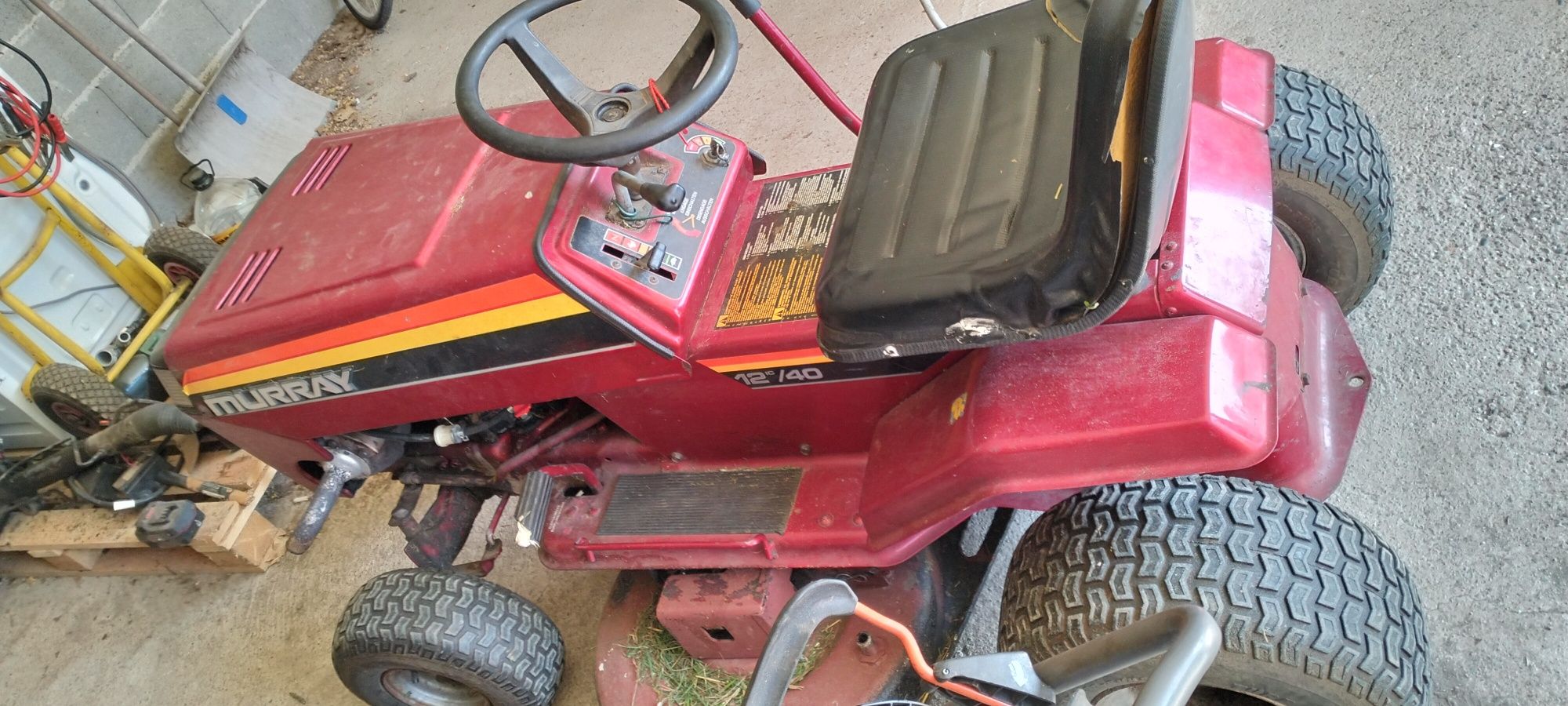 Tractoraș gazon Murray 12cp