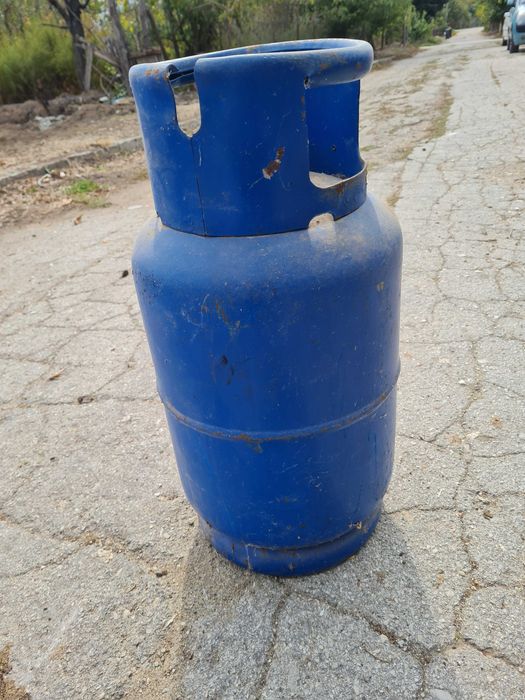 Продавам  2 броя газови бутилки
