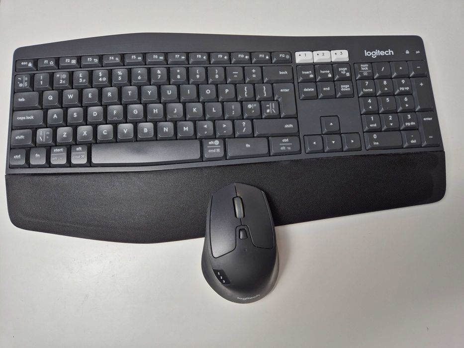 Безжични Logitech K850 клавиатура + M720 Мишка