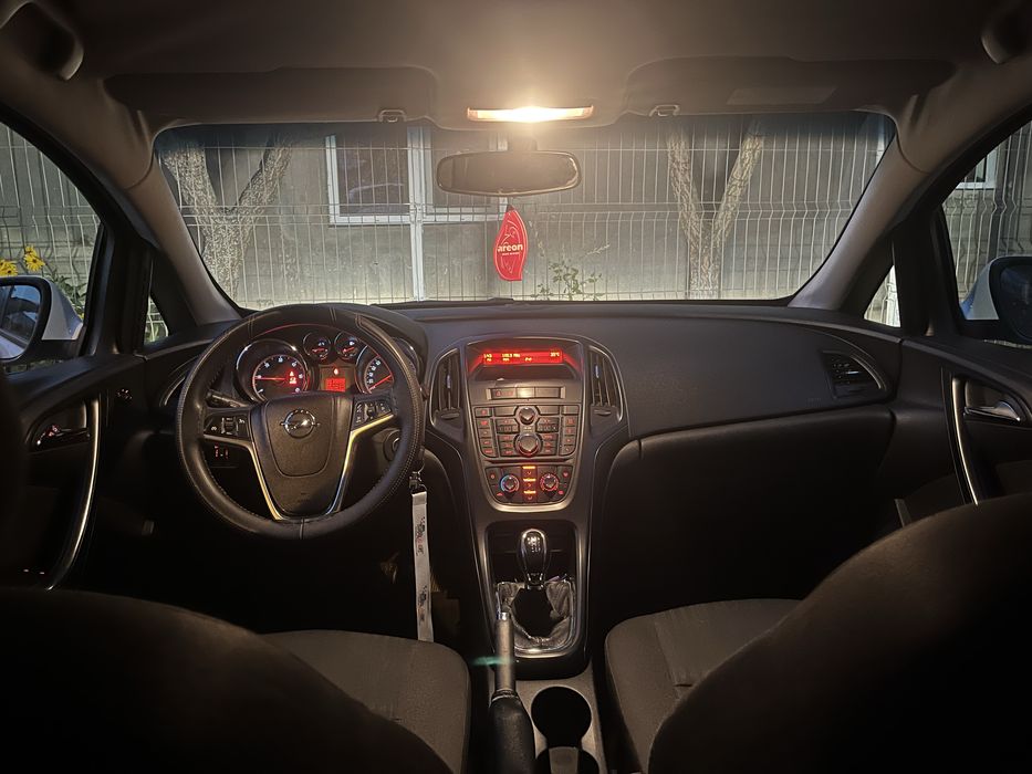 Opel Astra J an 2011