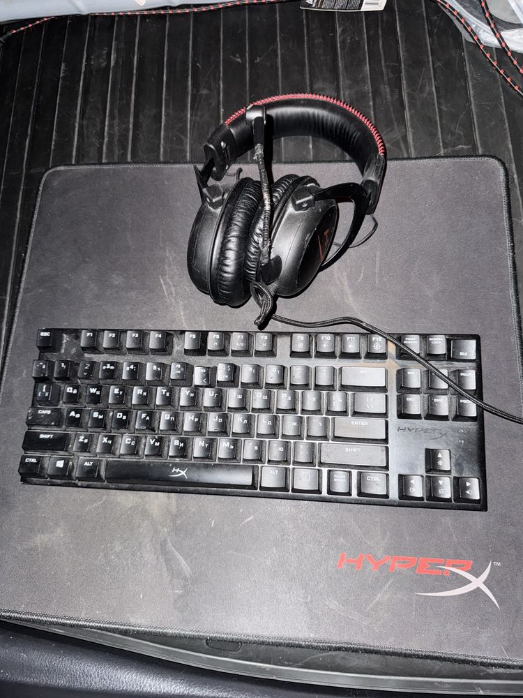 HyperX коврик, клавиатура, нашуники