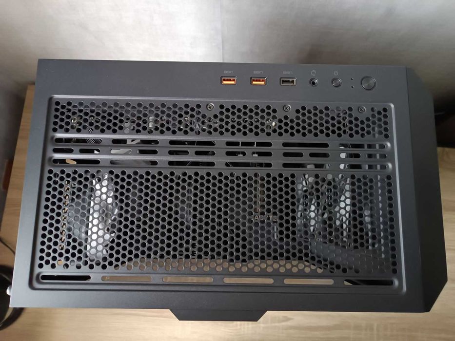 Геймърски Kомпютър GEFORCE RTX 4060, AMD Ryzen 7 5700X3D