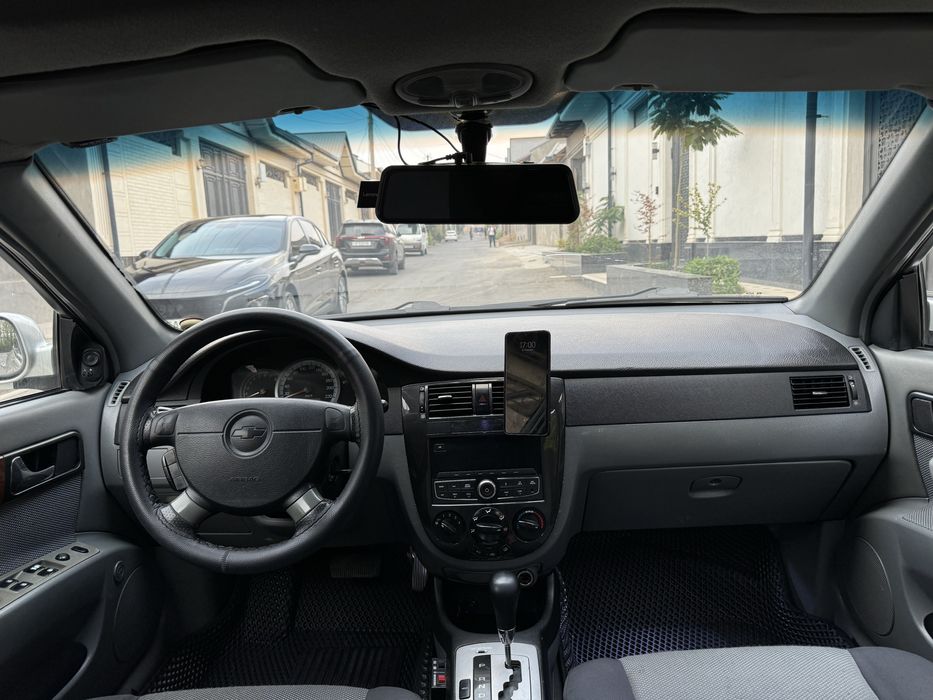 Sroshna lacetti 1.8 sotiladi