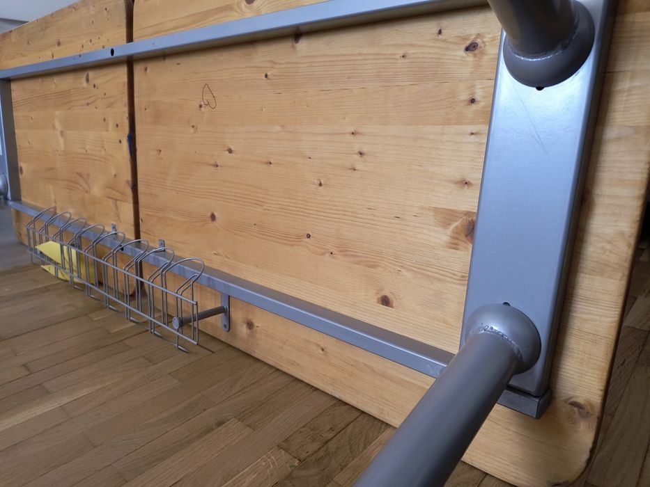 Vând birou cu cadru reglabil Ikea Thyge