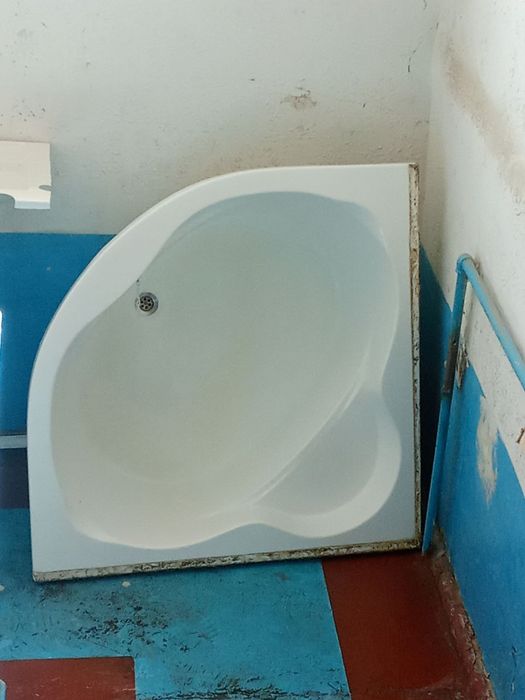 Продаётся ванна 600000