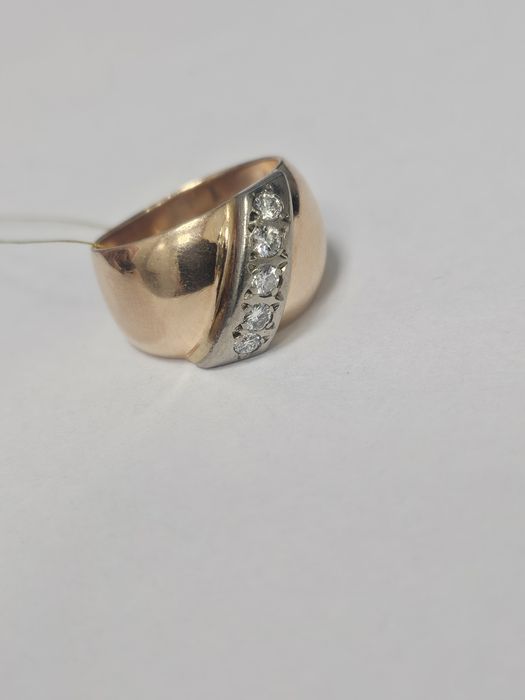 Золотое кольцо с бриллиантами