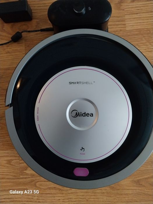 робот прахосмукачка  Мидеа
