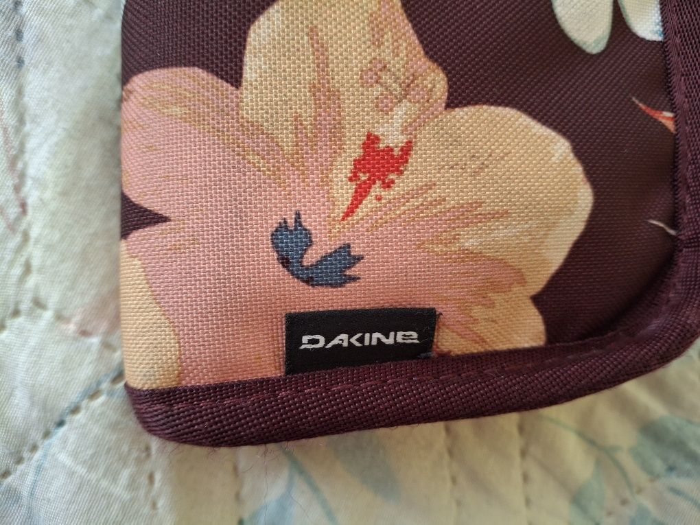 DAKINE портфейл оригинален