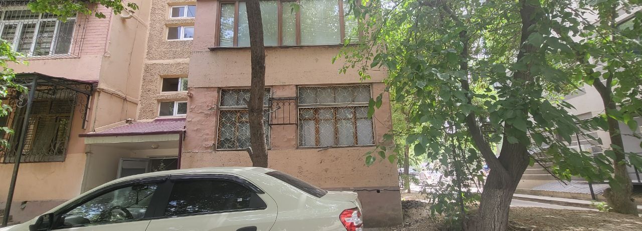 Под нежилое 2-комнатная квартира Юнусабад 13.