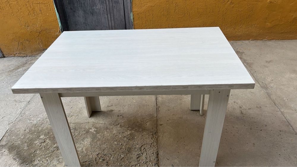 Стол 1.20 × 0.80