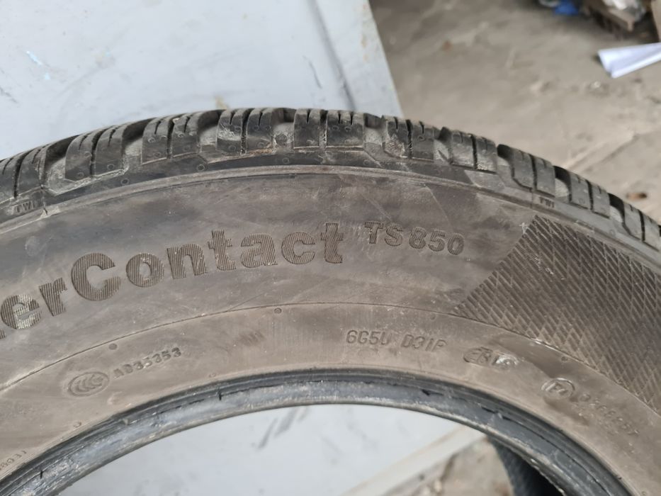 2 бр. зимни гуми 215/65/15 Continental 8 mm DOT 2613