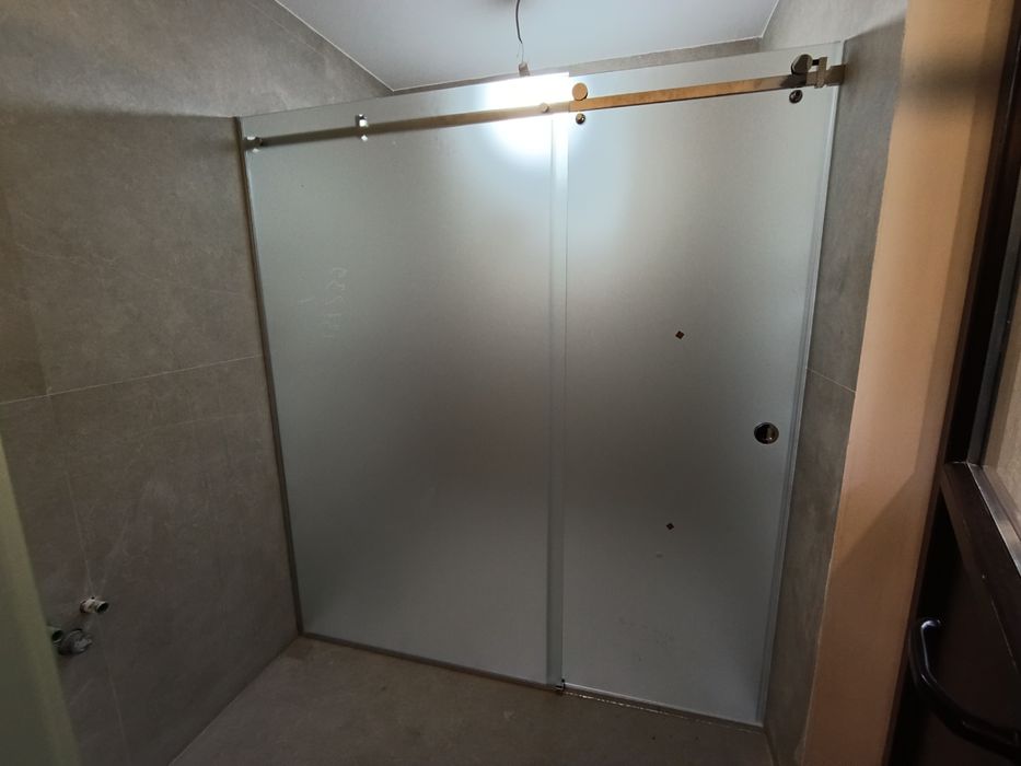 Cabine de dus si paravane din sticla