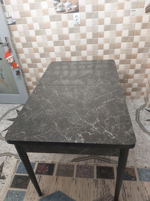 Vand masa 8-10 persoane achiziționată recent