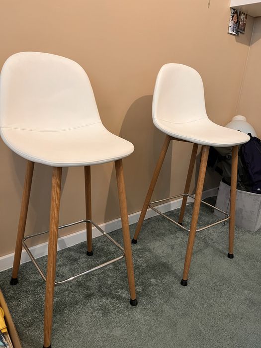 2бр. - стола - неразличими от нови