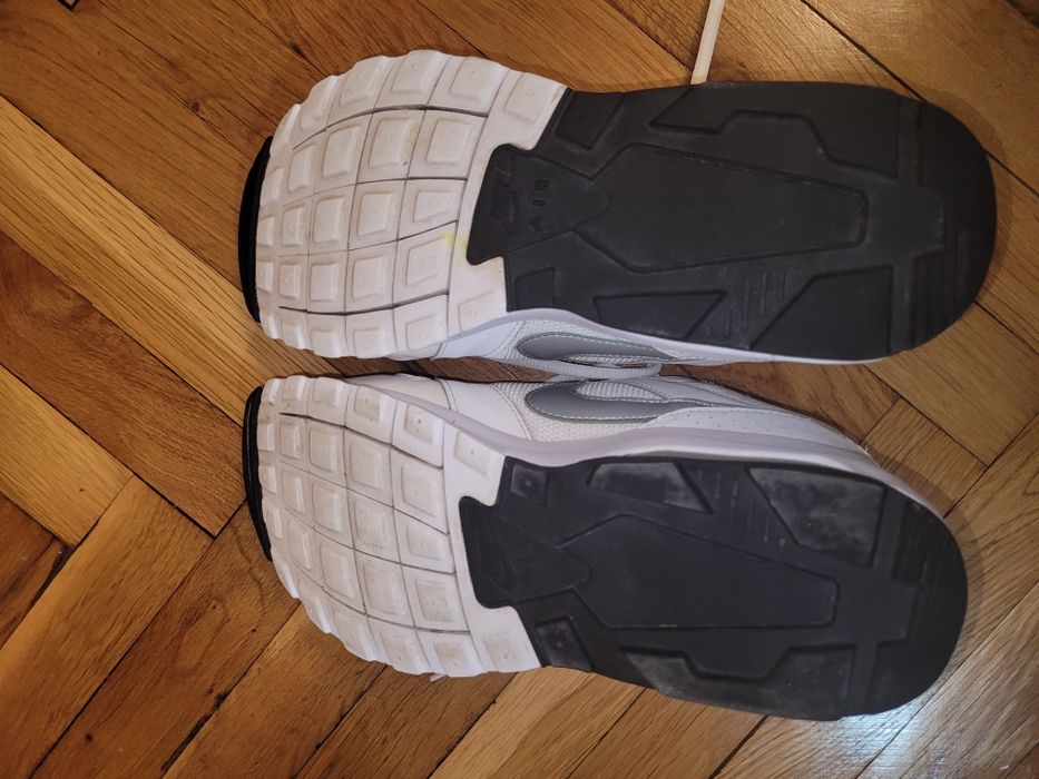 Бели маратонки Nike air