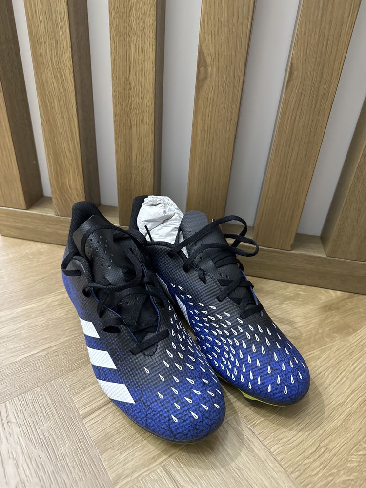 Adidas, Шиповки PREDATOR FREAK .4FxG