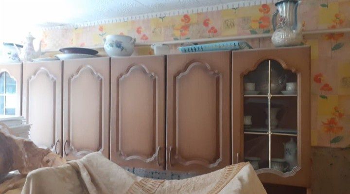 Продам БУ кухонный гарнитур (Шифонеры и балконые рамы)