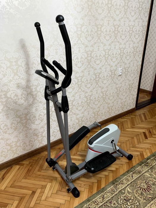 Эллиптический тренажёр HouseFit HB-8212EL — отличное состояние!