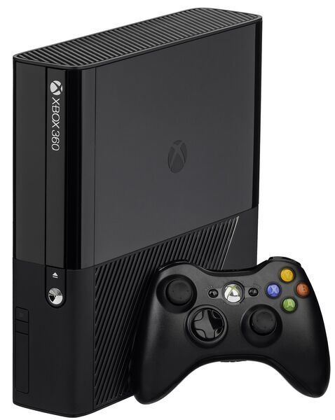Xbox 360 + 2 controllere
