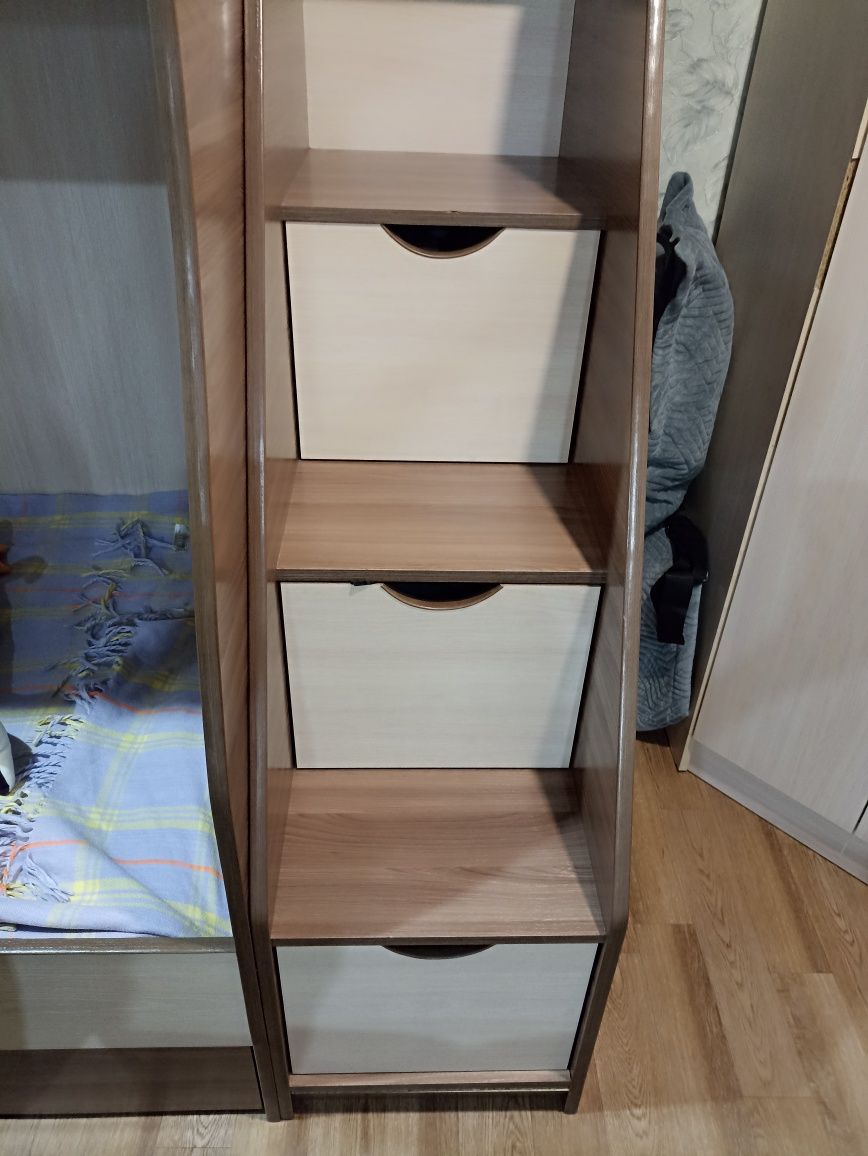Продам двух ярусную кровать